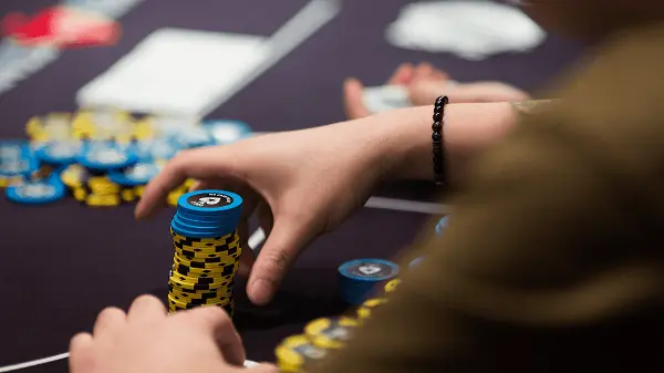 Poker ba thùng là gì? Cách chơi Poker ba thùng hiệu quả